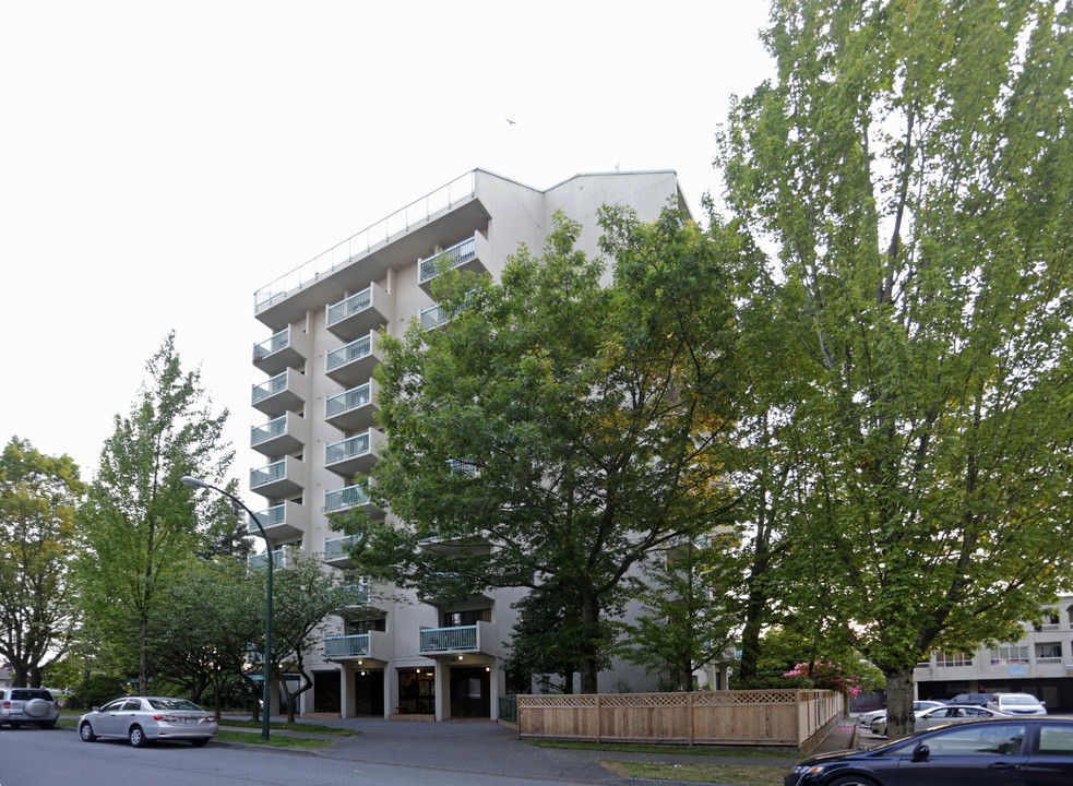 Collingwood Towers in Vancouver, BC - Building Photo