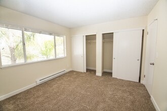 Twelve Oaks Apartments in Los Gatos, CA - Foto de edificio - Building Photo