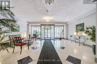 101 Queen St S in Hamilton, ON - Building Photo - Building Photo