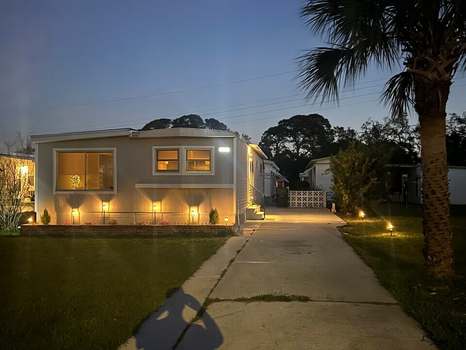 1628 Old Elm St in Sarasota, FL - Foto de edificio