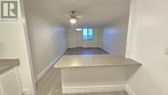 2 Grove St E in Barrie, ON - Building Photo