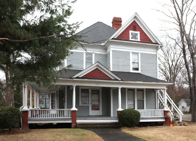 707 Summit Ave in Greensboro, NC - Building Photo - Building Photo