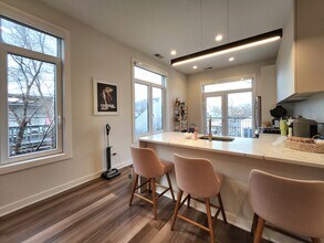 1348 W Roscoe St-Unit -301 in Chicago, IL - Building Photo - Building Photo