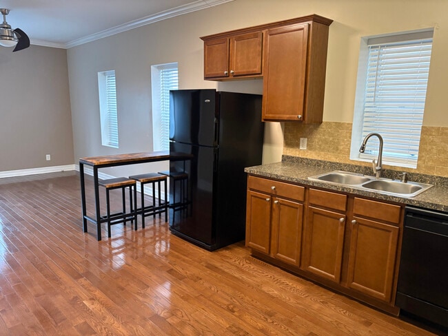 469 Tacoma Ave, Unit 2 in Buffalo, NY - Building Photo - Building Photo