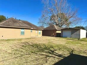 1009 N Shepherd Dr in Baytown, TX - Building Photo - Building Photo