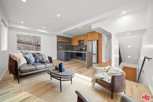 849 Mariposa Ave in Los Angeles, CA - Building Photo