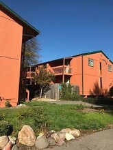 Brown Street, 102-156 in Napa, CA - Foto de edificio - Interior Photo