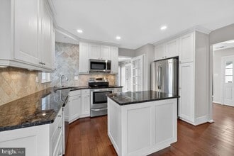 12592 Rock Ridge Rd in Herndon, VA - Building Photo - Building Photo