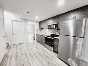 8805 Carson Way SW in Edmonton, AB - Building Photo - Building Photo