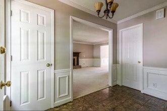 637 Corbin Lake Ct in Atlanta, GA - Foto de edificio - Building Photo