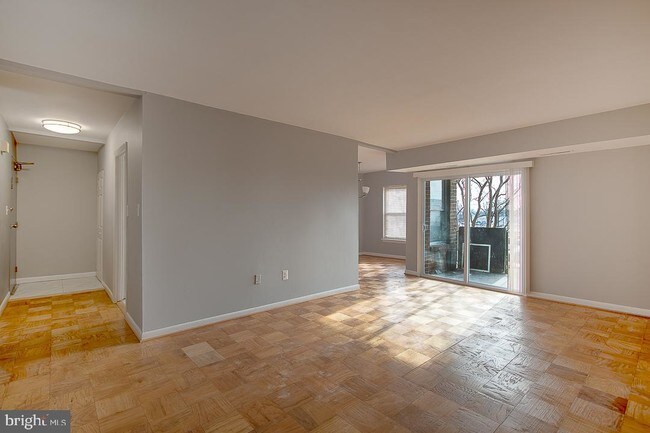 3825 St Barnabas Rd-Unit -103 in Suitland, MD - Foto de edificio - Building Photo