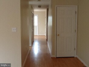 69 Yellowwood Ct in Glassboro, NJ - Building Photo - Building Photo
