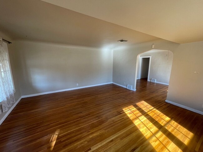 326-328 Flower St in Bakersfield, CA - Building Photo - Building Photo