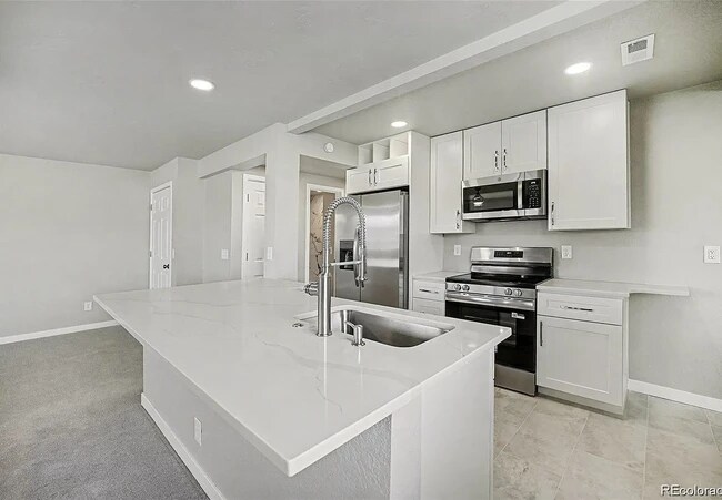 7711 Kenwood St in Commerce City, CO - Foto de edificio - Building Photo