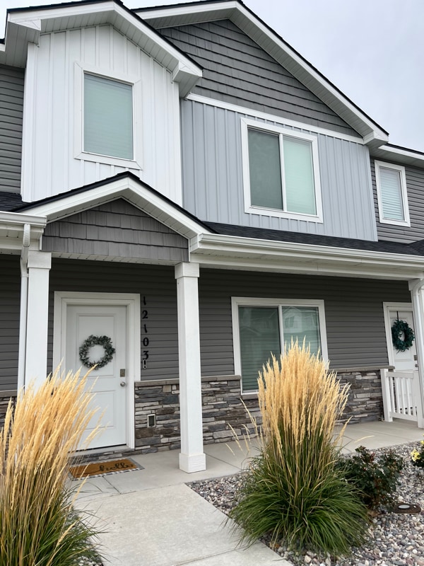 651 S 2400 W in Rexburg, ID - Foto de edificio - Building Photo