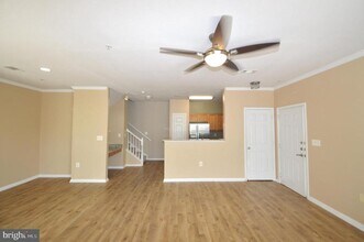 5117 Travis Edward Way in Centreville, VA - Building Photo - Building Photo