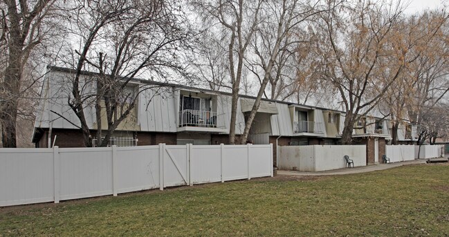 Hidden Grove Apartments in Salt Lake City, UT - Foto de edificio - Building Photo