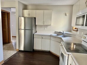 8573 Cardiff Ln in Eden Prairie, MN - Building Photo - Building Photo