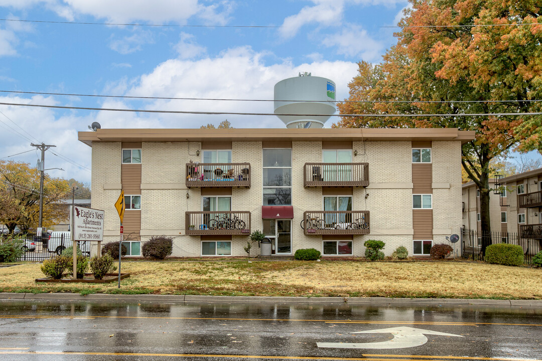 Eagle's Nest Apartments in Kansas City, KS - Building Photo