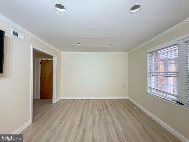 2102 Suitland Terrace SE in Washington, DC - Building Photo - Building Photo