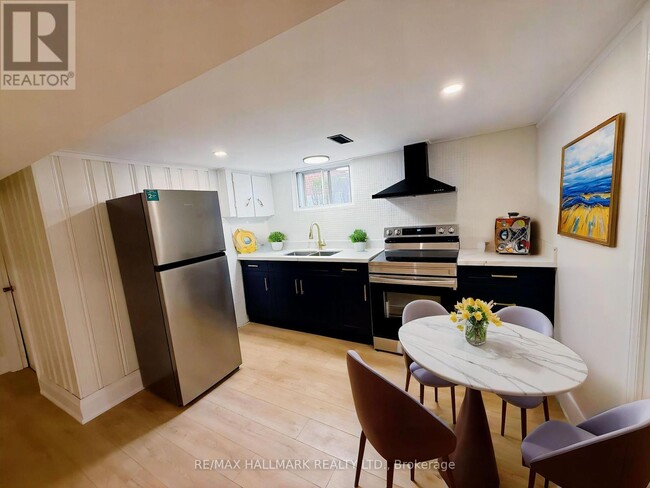 16 Arkley Crescent in Toronto, ON - Building Photo - Building Photo