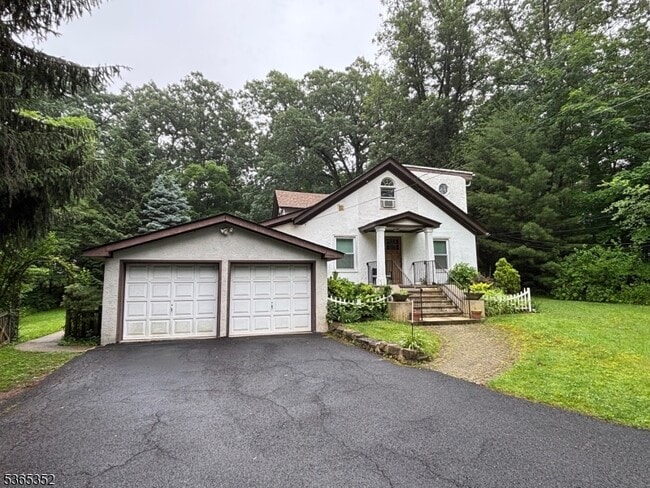 22 Hillcrest Rd in Warren, NJ - Building Photo - Building Photo
