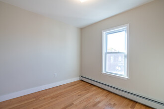 482 Broadway, Unit #2 in Somerville, MA - Foto de edificio - Building Photo