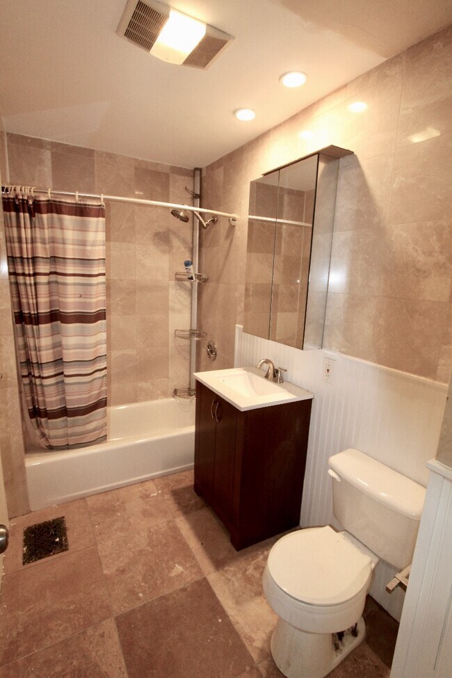 137 Pleasant St, Unit 1 in Boston, MA - Building Photo - Building Photo