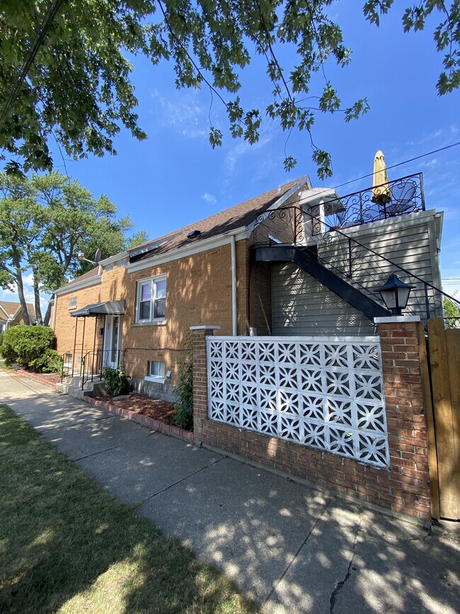 4501 N Newcastle Ave Rentals in Harwood Heights, IL