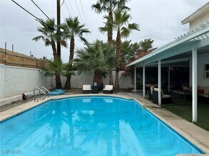 2419 E Vegas Valley Dr in Las Vegas, NV - Building Photo - Building Photo