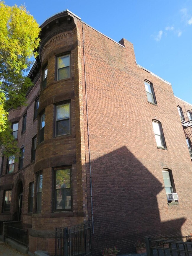 64 Vinal Ave Apartments and Nearby Somerville Apartments For Rent