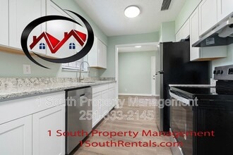 6925 Colonial Terrace in Mobile, AL - Building Photo - Building Photo