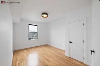 1860 Flushing Ave in Flushing, NY - Building Photo - Interior Photo