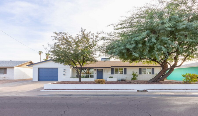 property at 7907 E Oak St