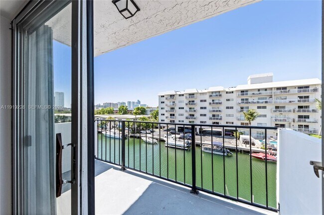 3642 NE 171 St in North Miami Beach, FL - Building Photo - Building Photo