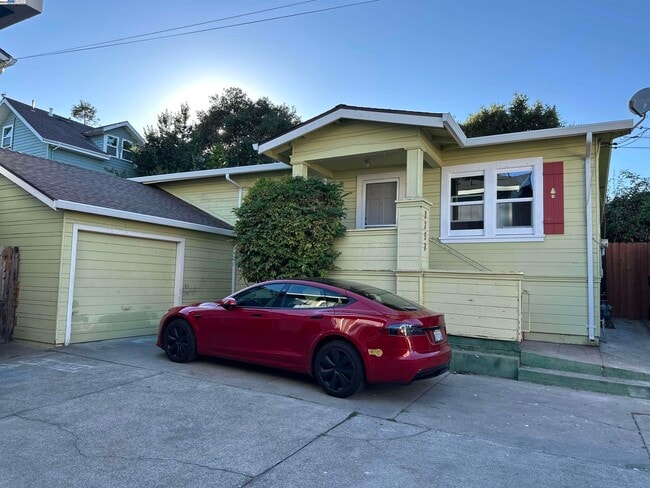 property at 3253 Lynde St