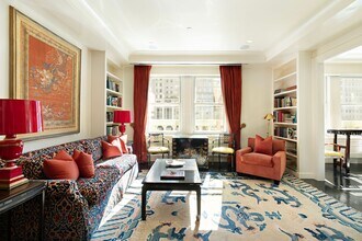 781 5th Ave in New York, NY - Building Photo - Building Photo