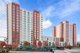 100 North St in Stamford, CT - Building Photo - Building Photo