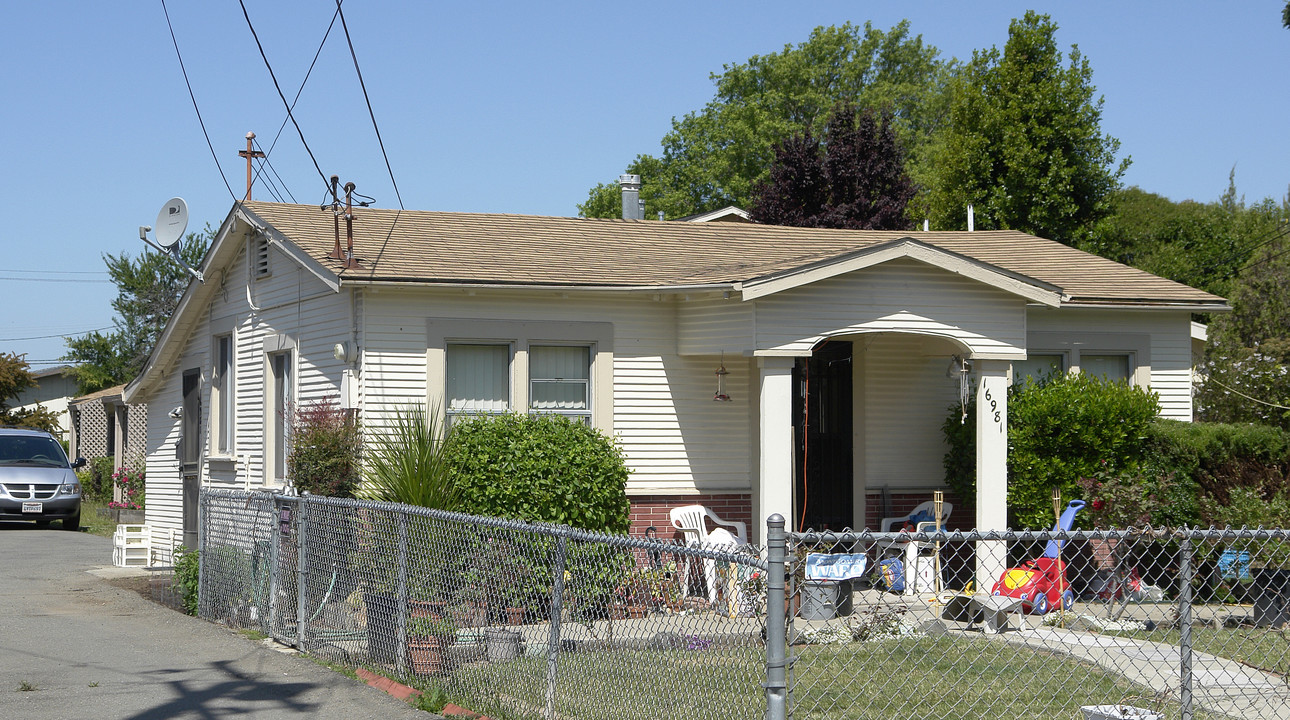 16981 Harvard Ave in San Lorenzo, CA - Foto de edificio