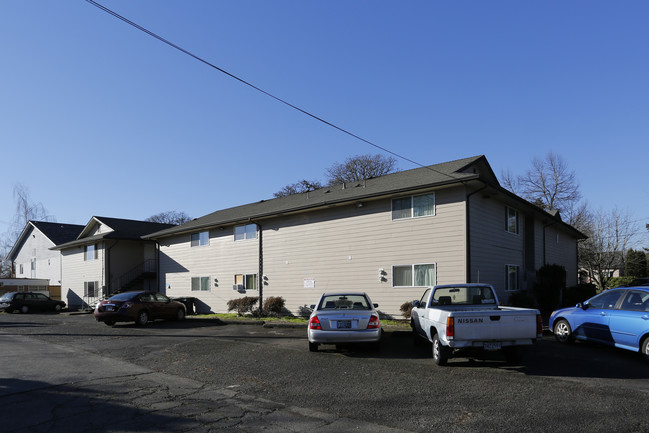 Madison House in Salem, OR - Building Photo - Building Photo