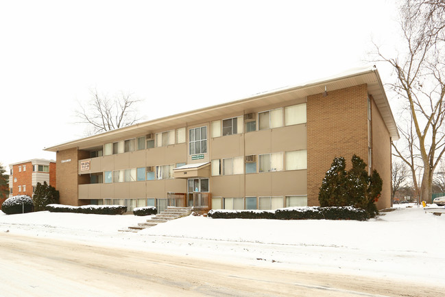 Cedarbrook Apartments in East Lansing, MI - Building Photo - Building Photo