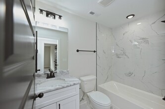 1609 Elizabeth Rd in Nashville, TN - Foto de edificio - Building Photo