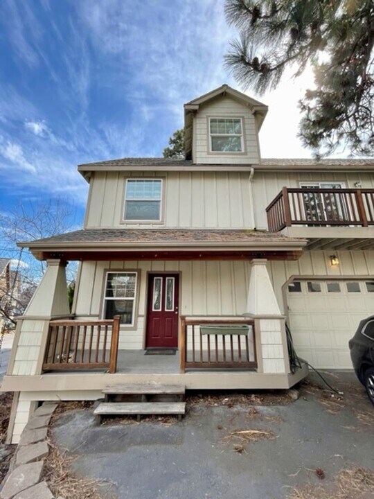 1743 NE Lotus Dr in Bend, OR - Building Photo