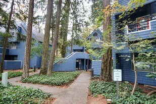 4685 Galewood St in Lake Oswego, OR - Building Photo