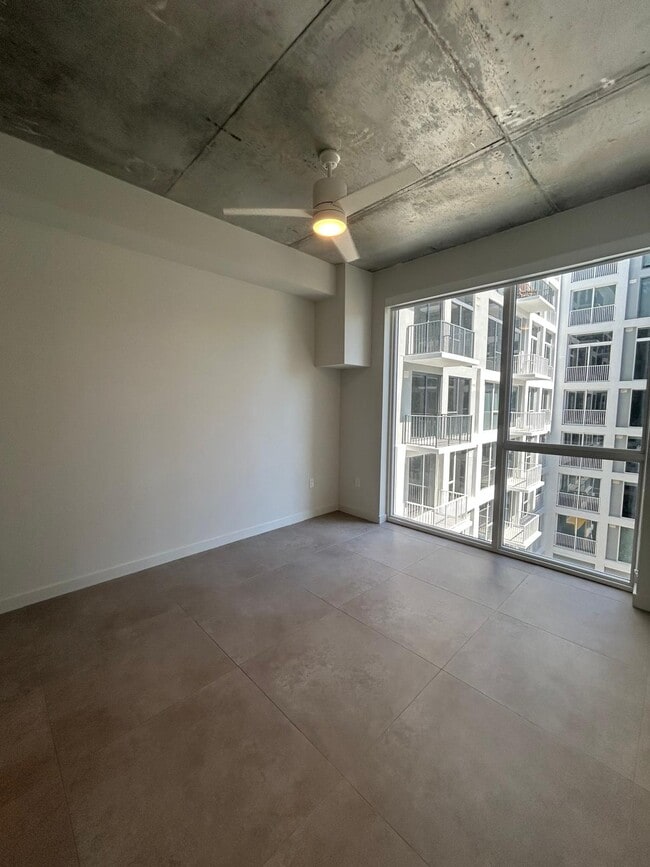 64 NW 30th St, Unit A3 in Miami, FL - Building Photo - Building Photo