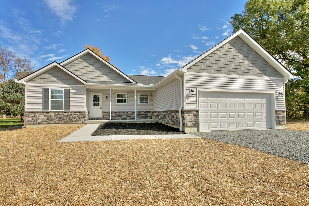 1059 Waynoka Dr in Sardinia, OH - Building Photo
