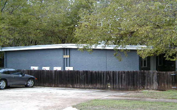 2300--2302 S 5th St in Austin, TX - Building Photo - Building Photo