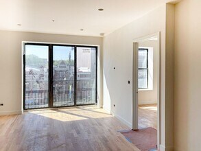 2445 N Lincoln Park W in Chicago, IL - Building Photo - Building Photo
