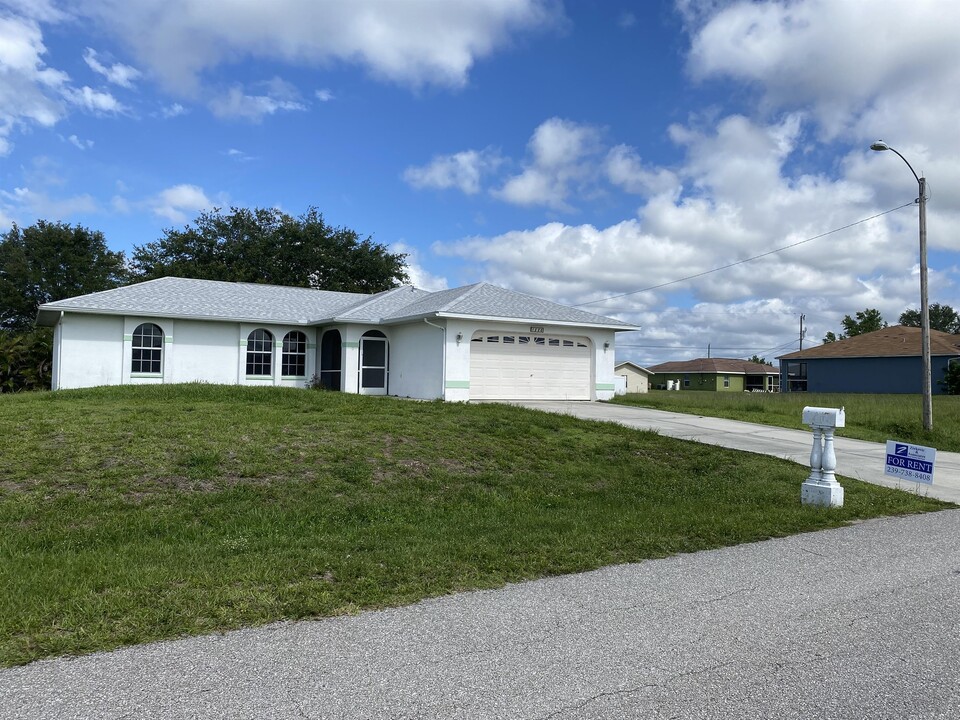 1820 NE 19th Pl in Cape Coral, FL - Building Photo