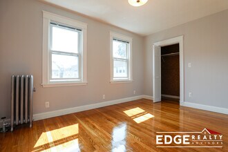 53 Elmira St, Unit 1 in Boston, MA - Foto de edificio - Building Photo